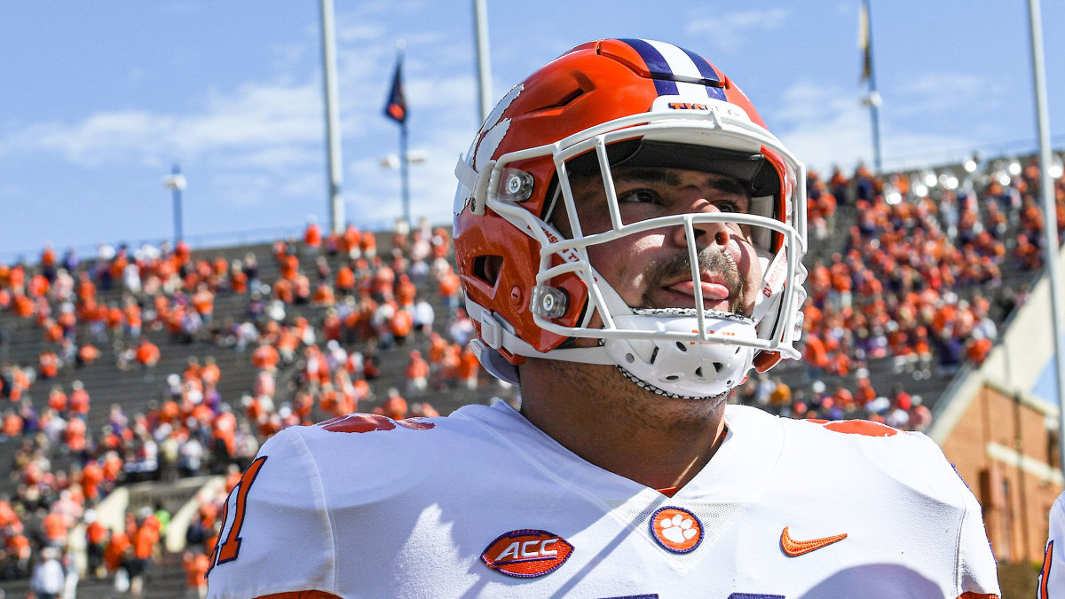 Clemson’s Bryan Bresee during warmups